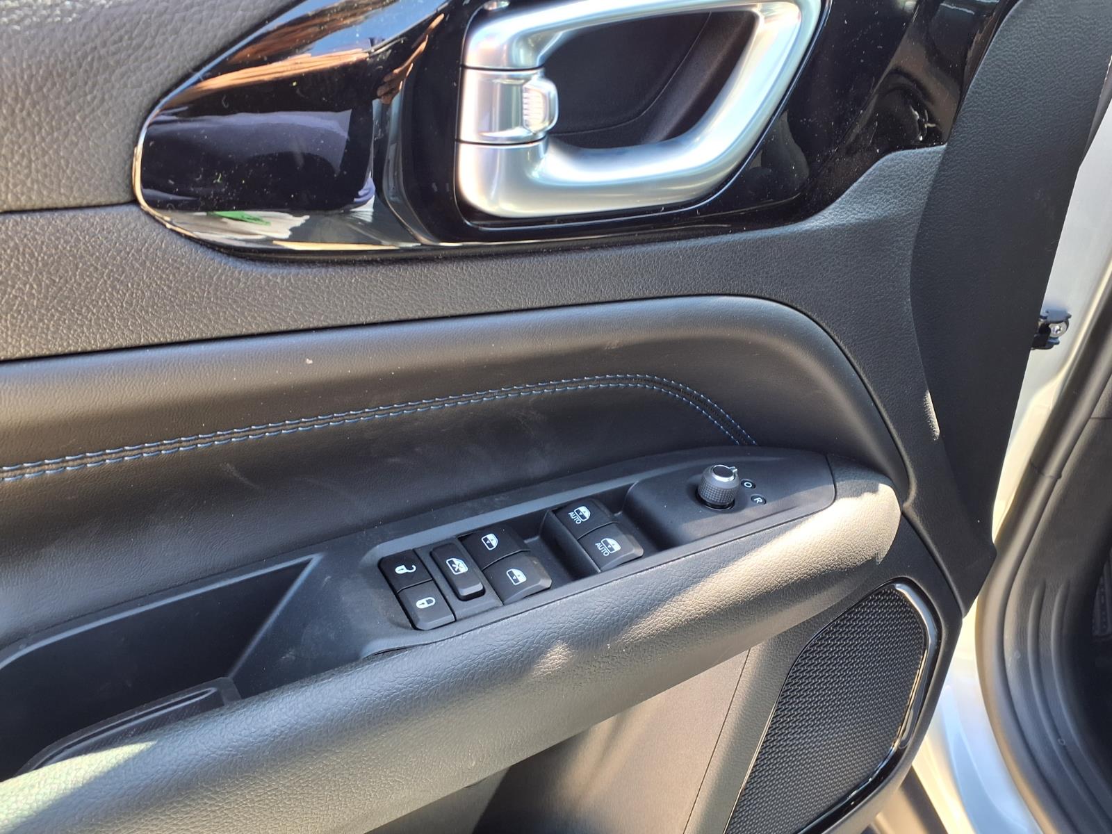 2026 Jeep Compass Latitude Silver at League City CDJR