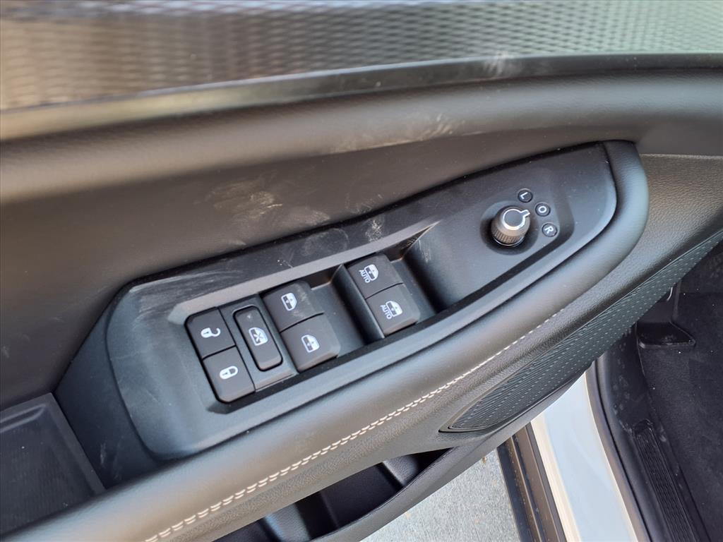 2025 Jeep Grand Cherokee Laredo White at League City CDJR