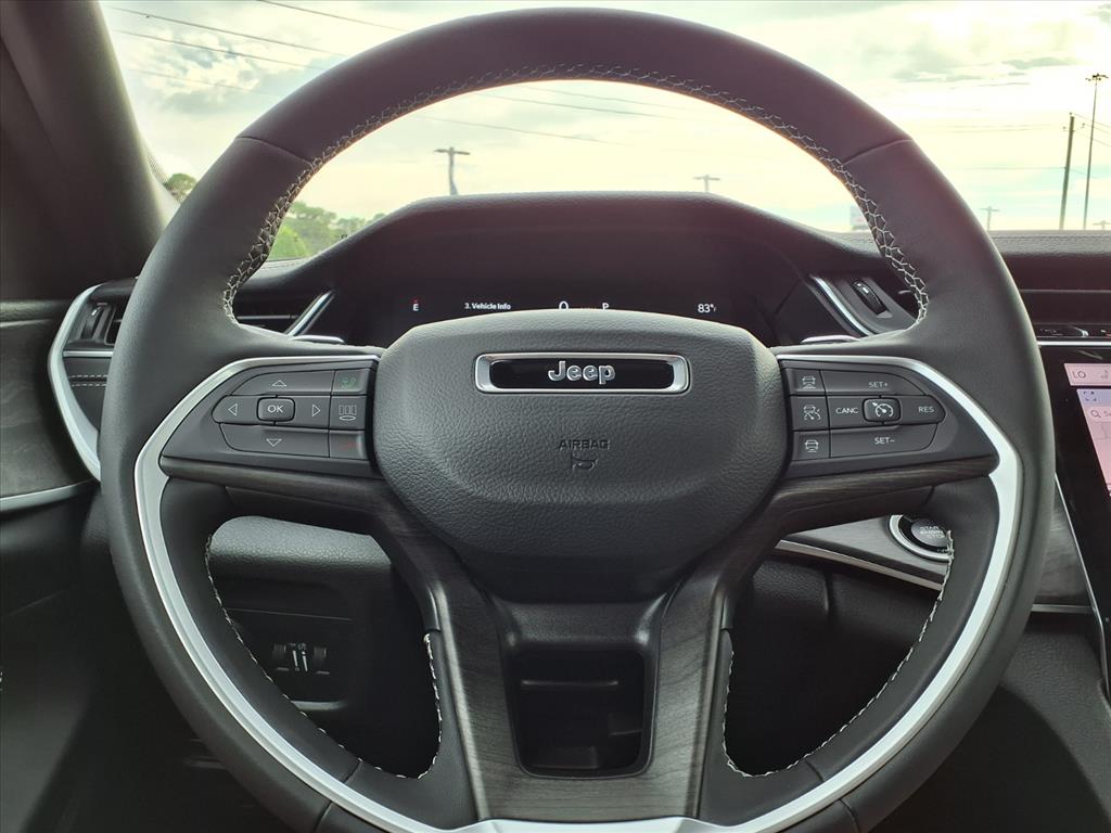 2025 Jeep Grand Cherokee Limited Bright White Clearcoat at League City CDJR