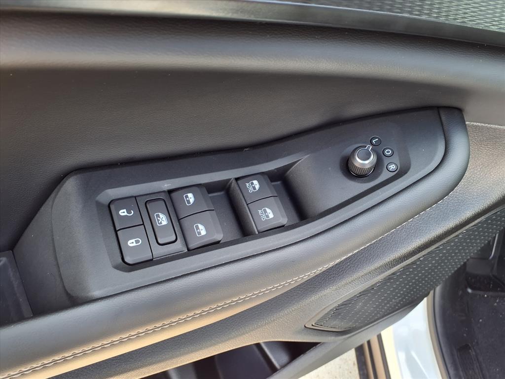 2025 Jeep Grand Cherokee L Laredo White at League City CDJR