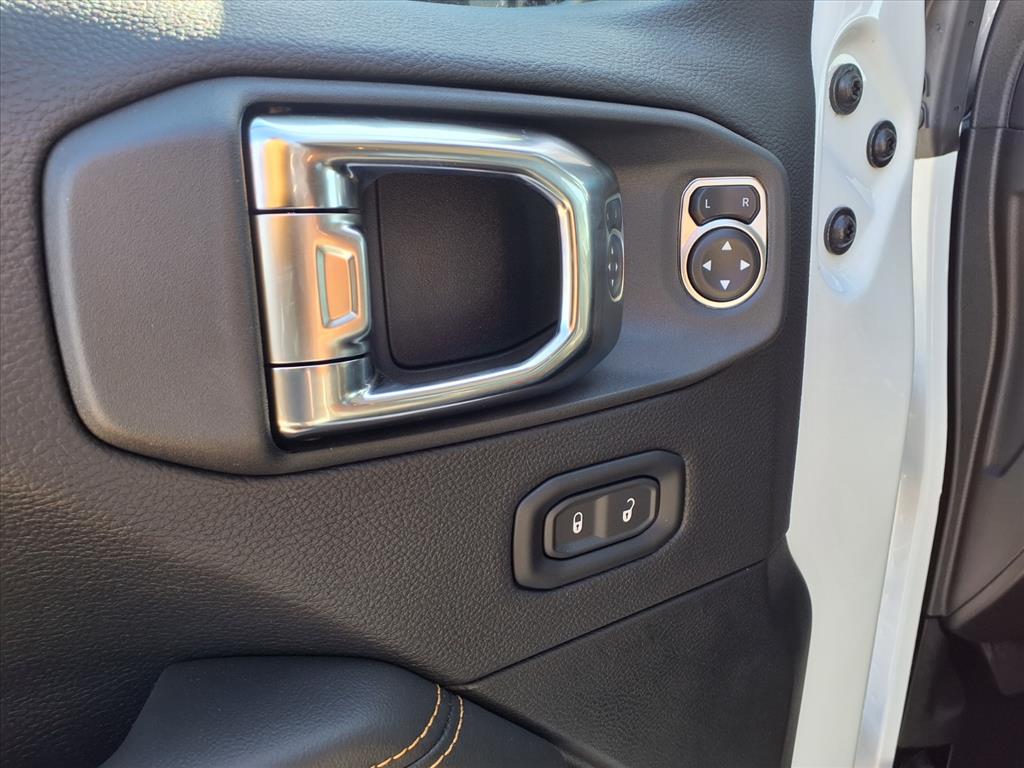 2025 Jeep Gladiator Sport Bright White Clearcoat at League City CDJR