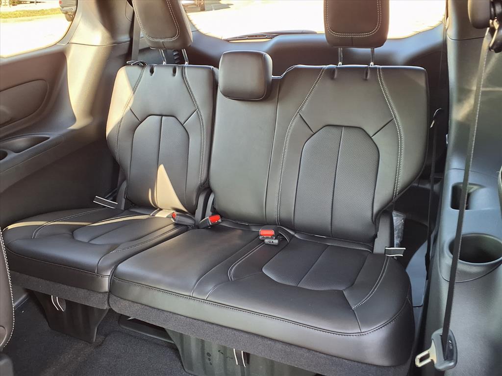 2026 Chrysler Pacifica Select Silver at League City CDJR