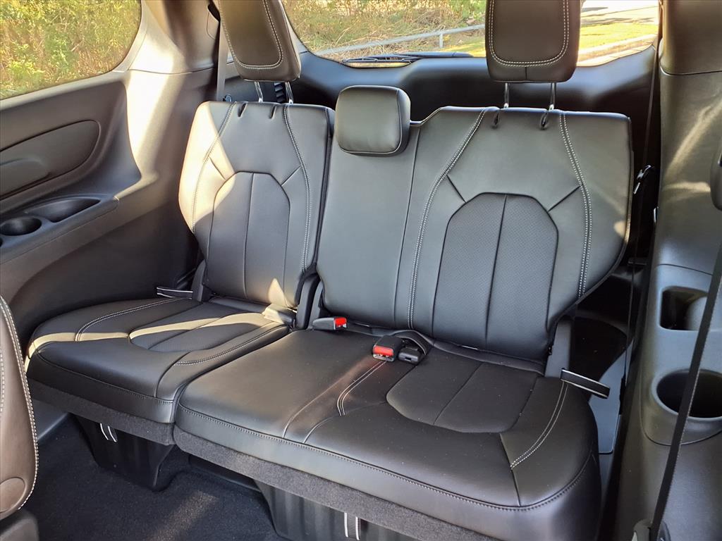 2026 Chrysler Pacifica Select Bright White Clearcoat at League City CDJR