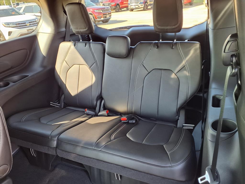 2026 Chrysler Pacifica Select Bright White Clearcoat at League City CDJR