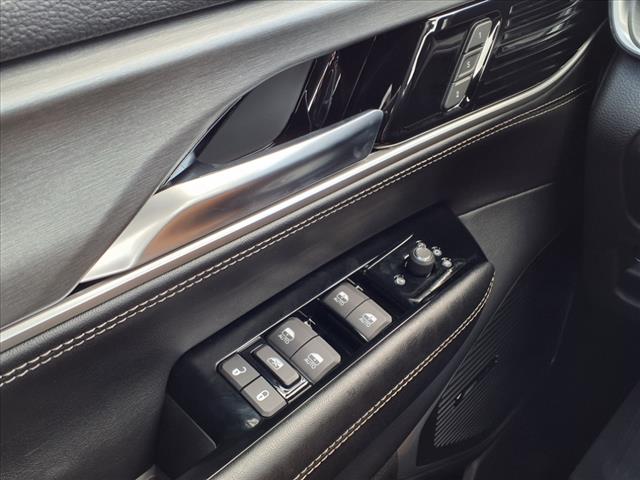 2025 Jeep Wagoneer Base