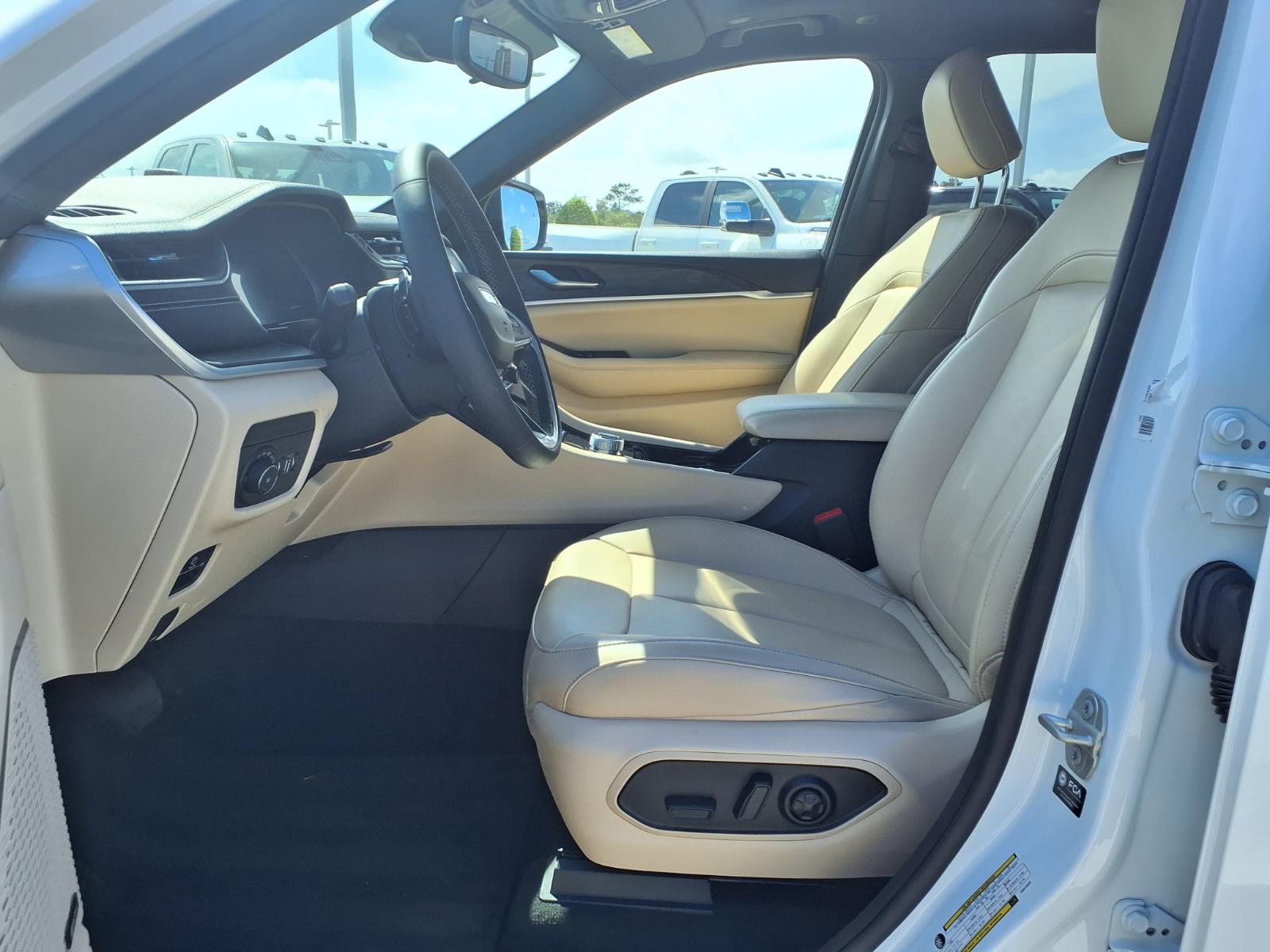2023 Jeep Grand Cherokee L Limited - 10