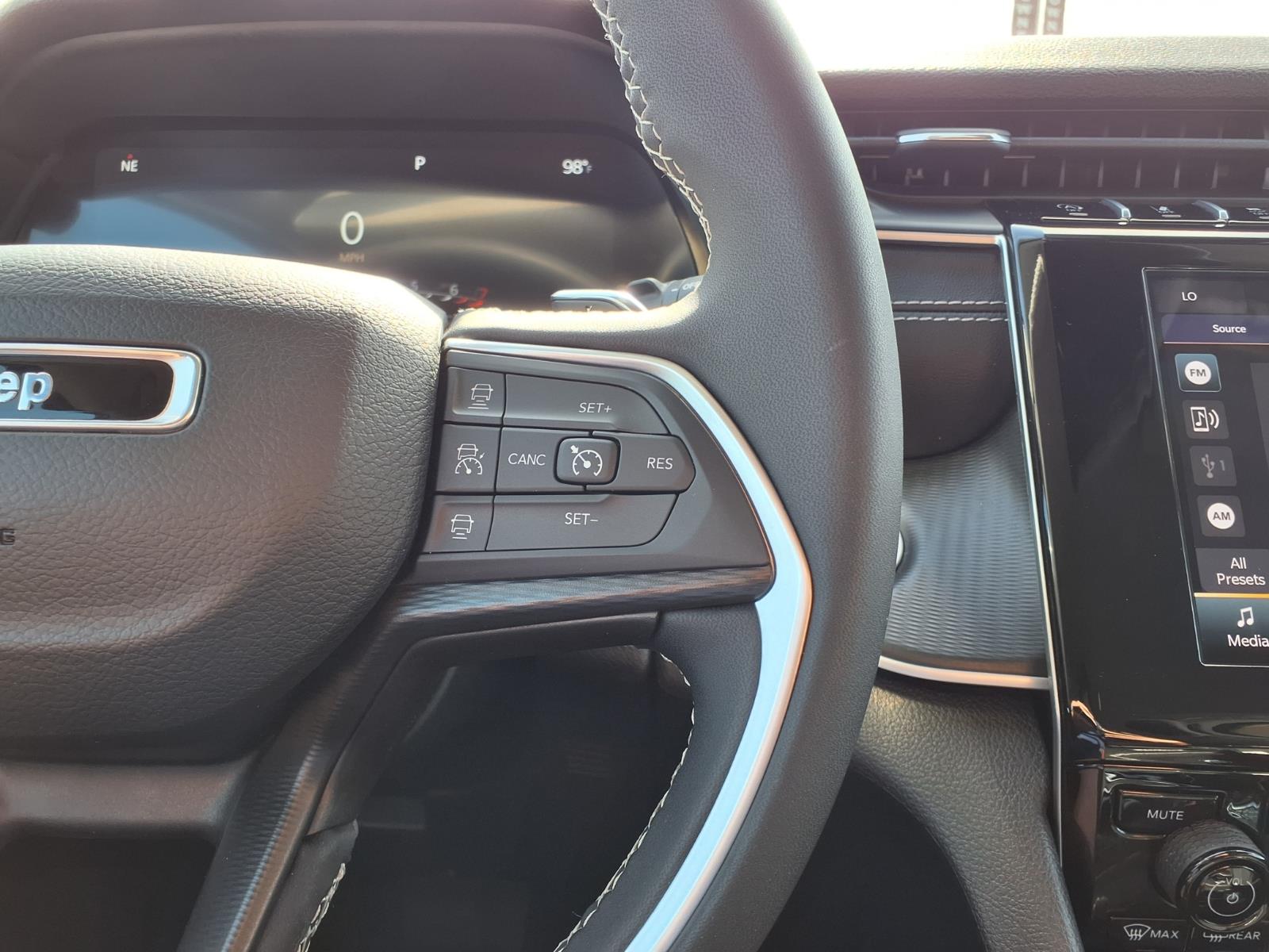 2024 Jeep Grand Cherokee L Laredo - 10