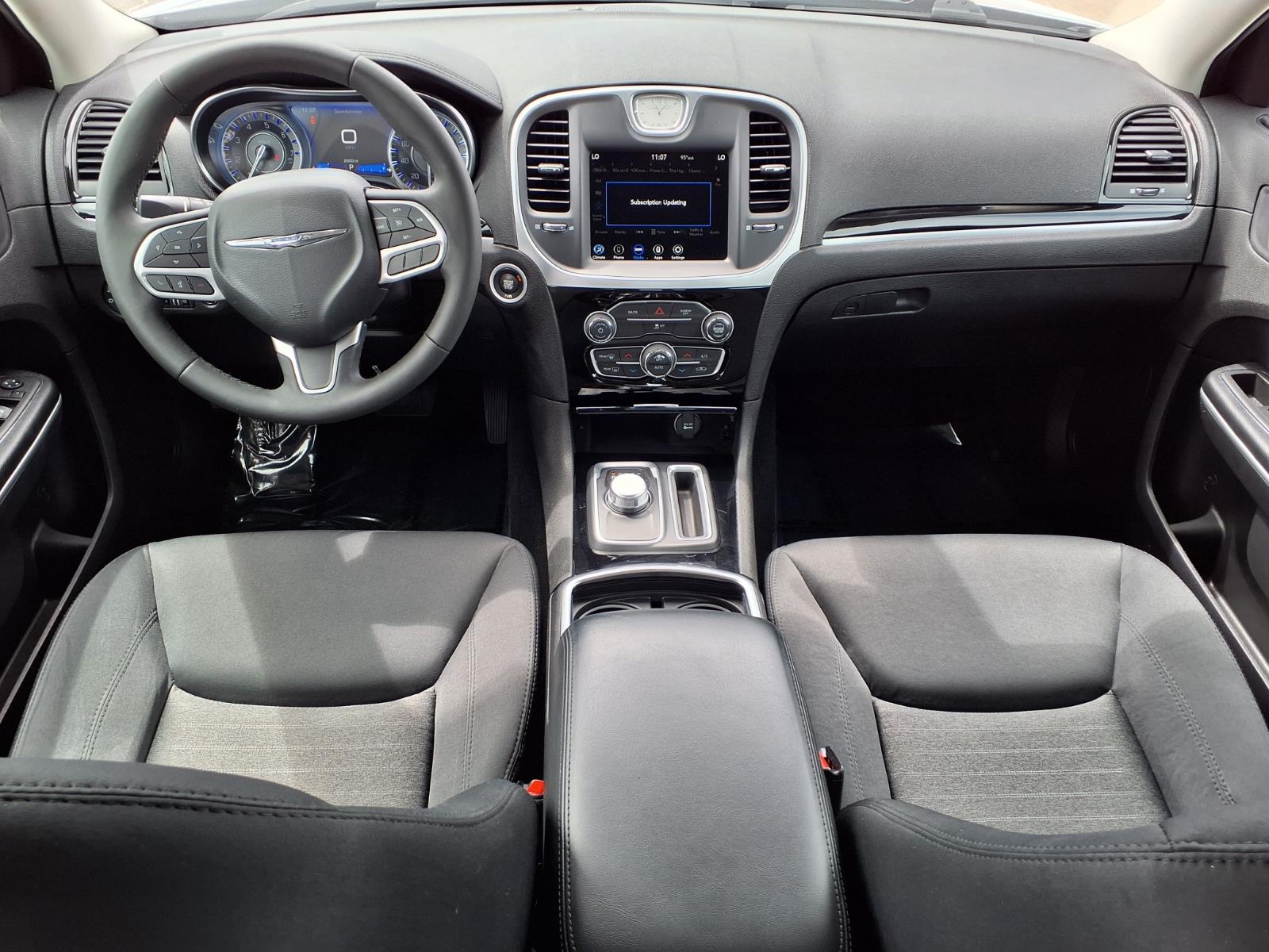 2023 Chrysler 300 Touring - 10