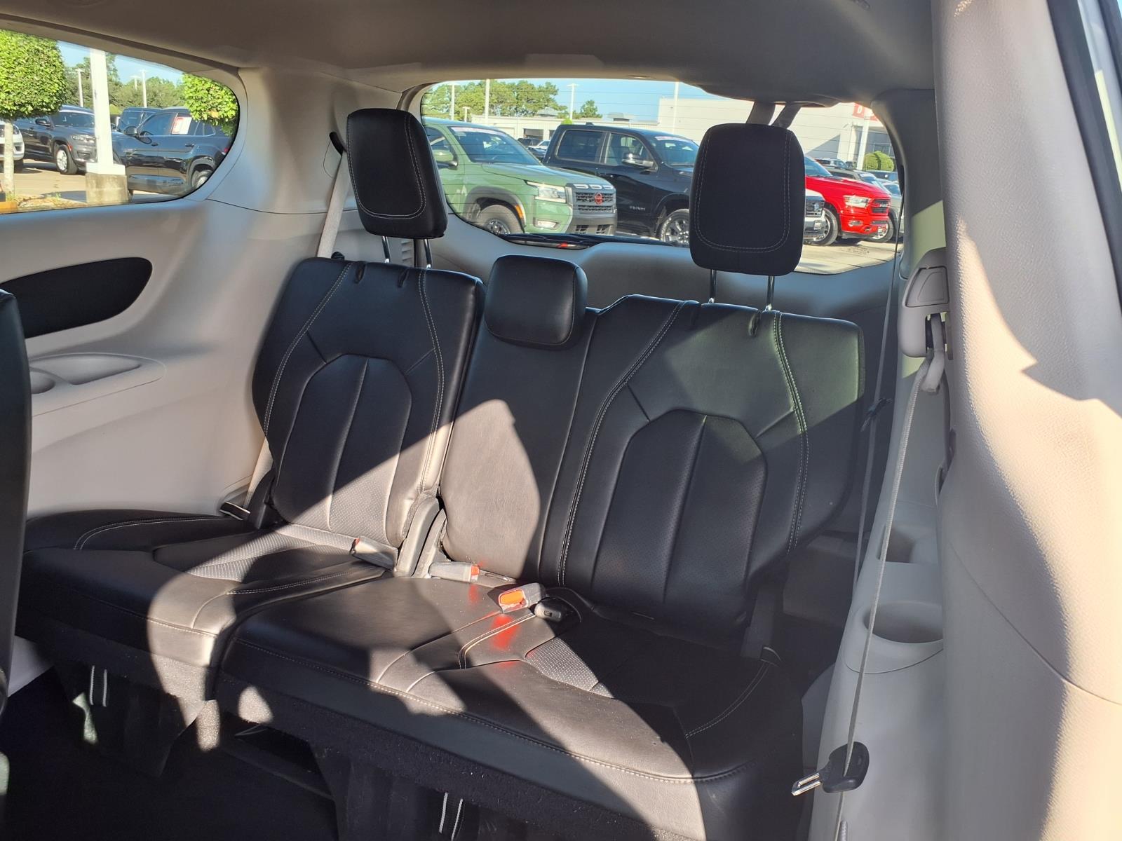 2023 Chrysler Pacifica Touring L - 10
