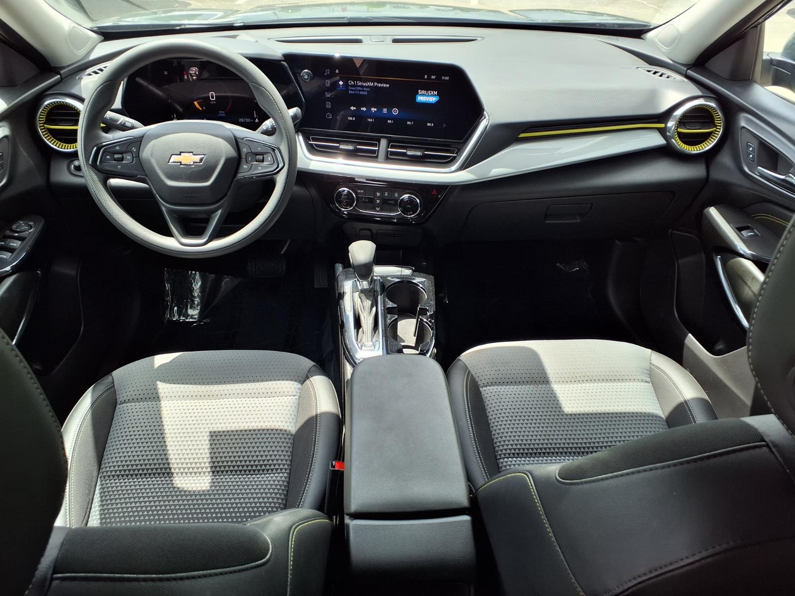 2025 Chevrolet Trax LT - 10