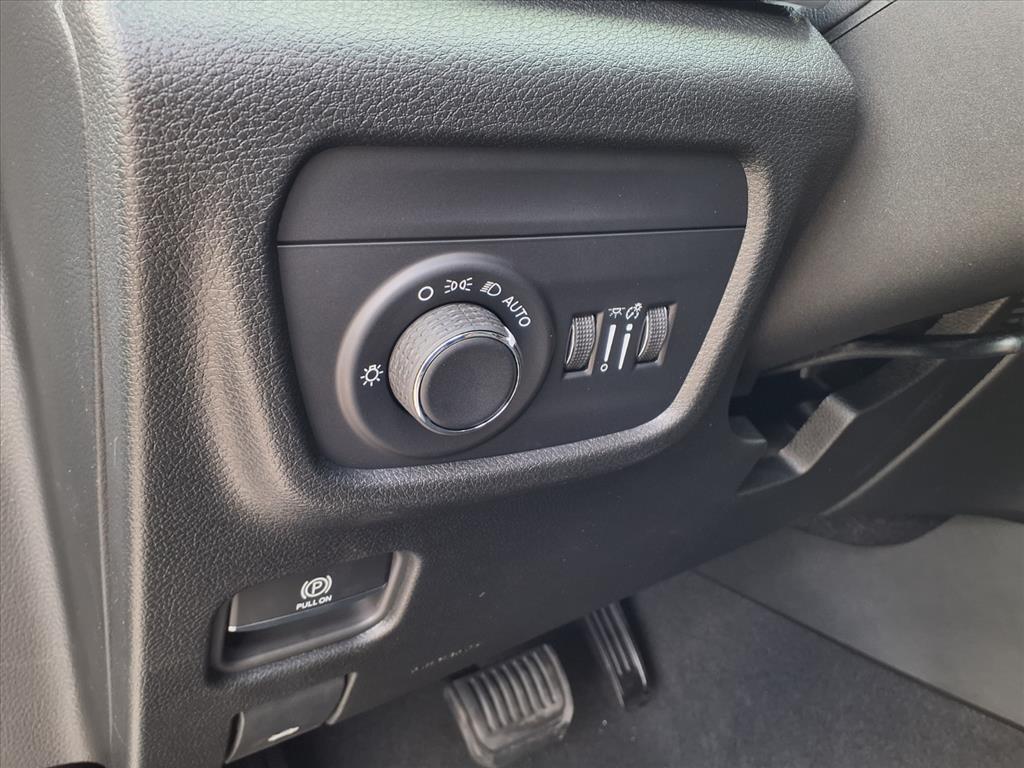 2025 Jeep Grand Cherokee Laredo Bright White Clearcoat at League City CDJR