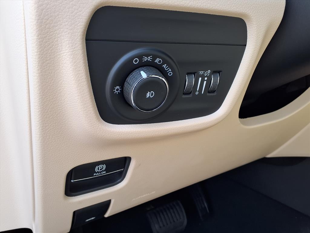 2025 Jeep Grand Cherokee Limited Metallic at League City CDJR