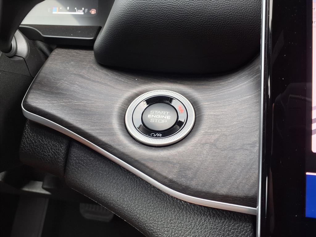 2025 Jeep Grand Cherokee Limited Bright White Clearcoat at League City CDJR