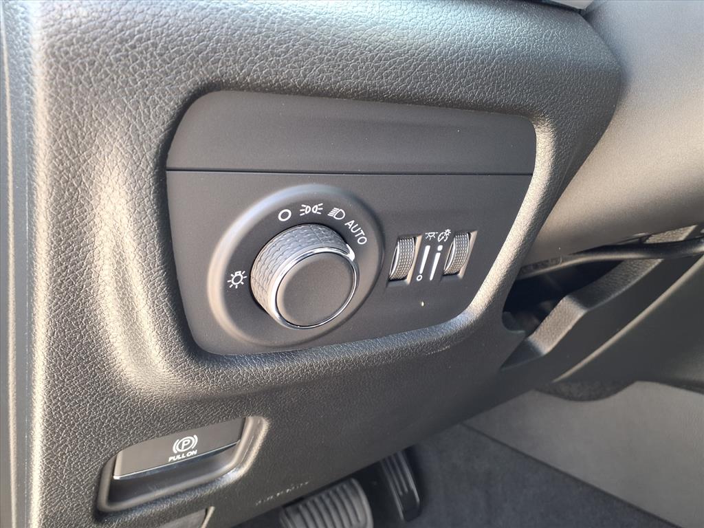 2025 Jeep Grand Cherokee L Laredo White at League City CDJR