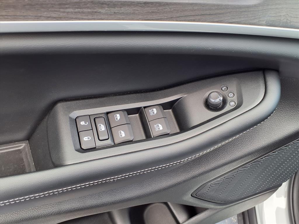 2025 Jeep Grand Cherokee L Limited Bright White Clearcoat at League City CDJR