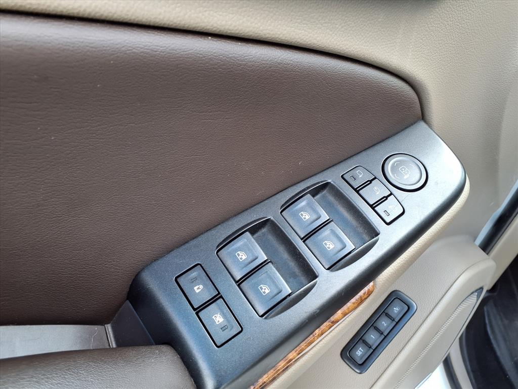 2017 Chevrolet Suburban Premier - 10