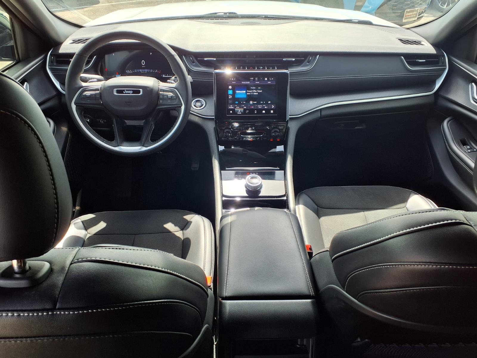 2023 Jeep Grand Cherokee Altitude - 11