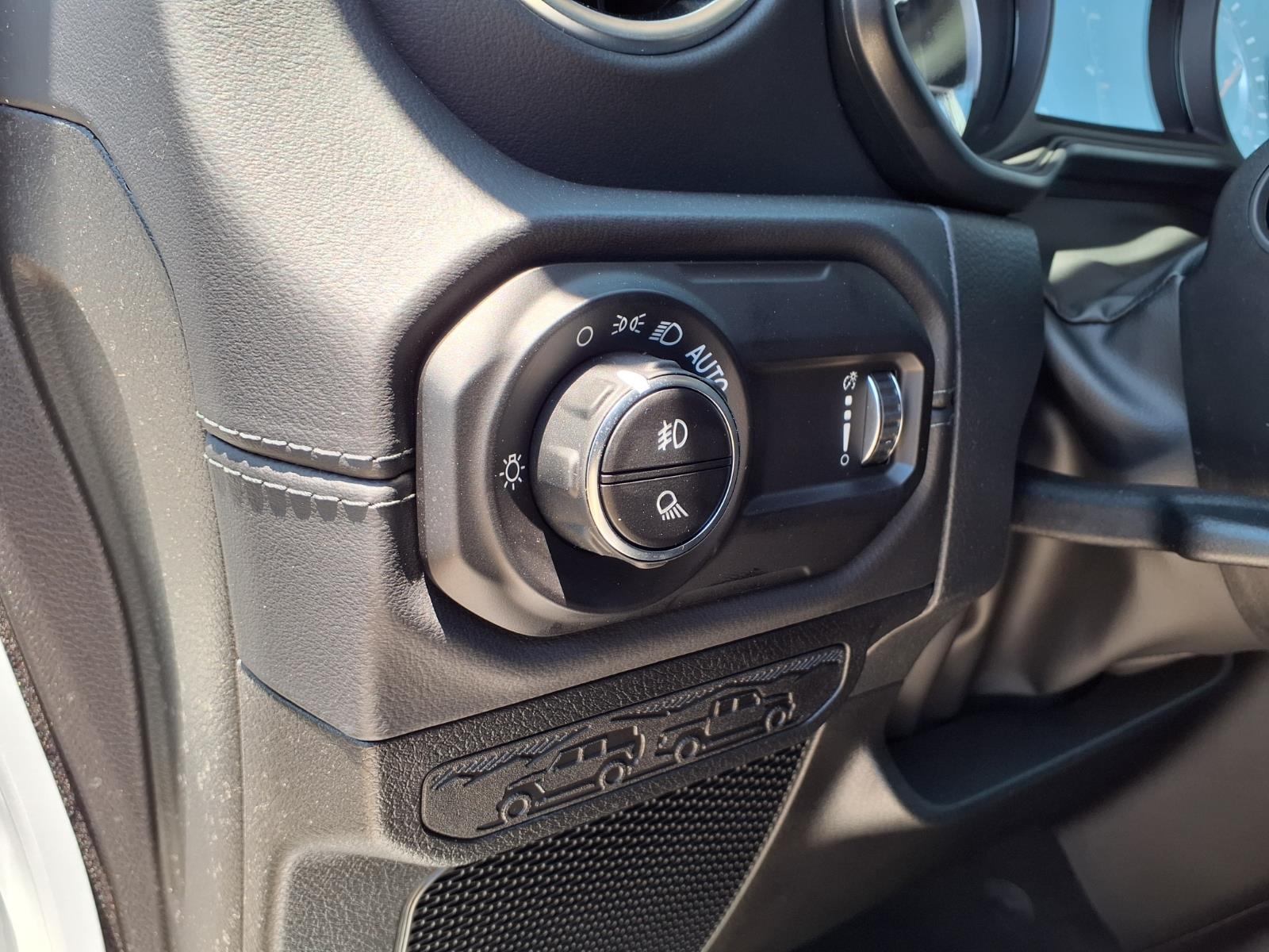 2026 Jeep Gladiator Sport White at League City CDJR