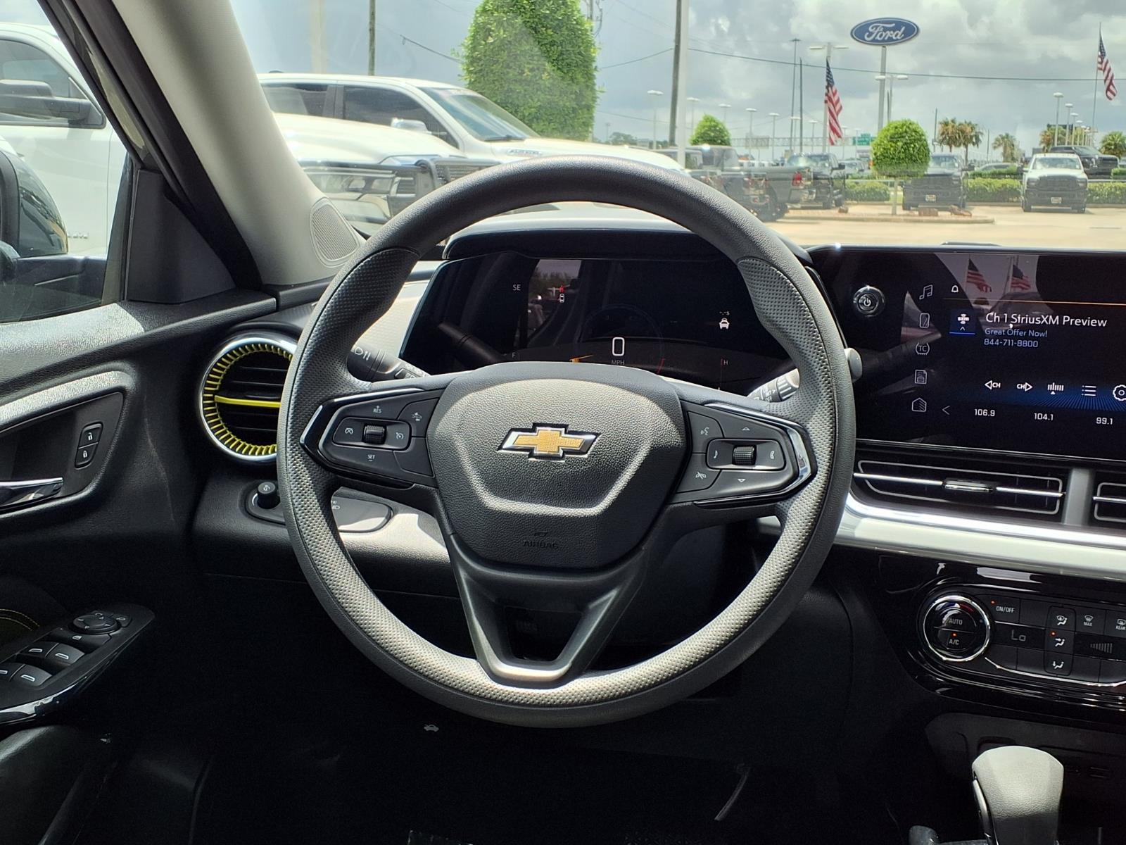 2025 Chevrolet Trax LT - 11