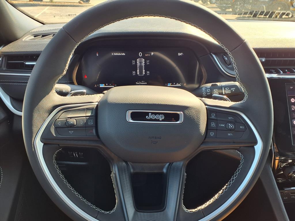 2025 Jeep Grand Cherokee Laredo White at League City CDJR