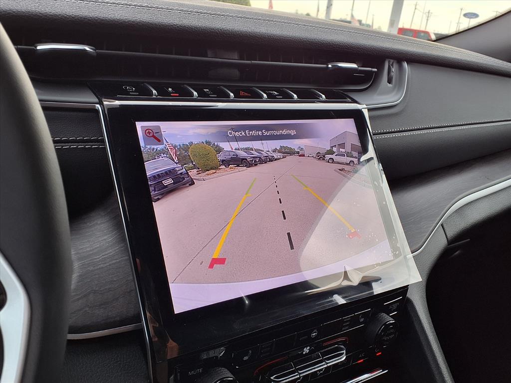2025 Jeep Grand Cherokee Limited Bright White Clearcoat at League City CDJR