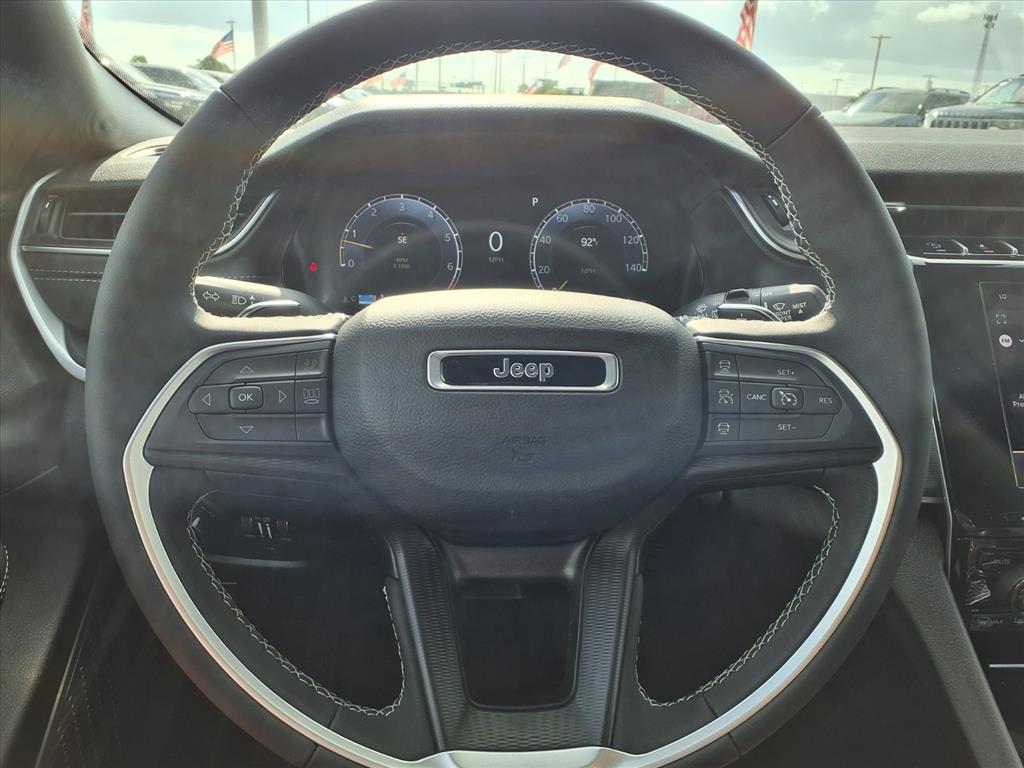 2025 Jeep Grand Cherokee L Laredo White at League City CDJR