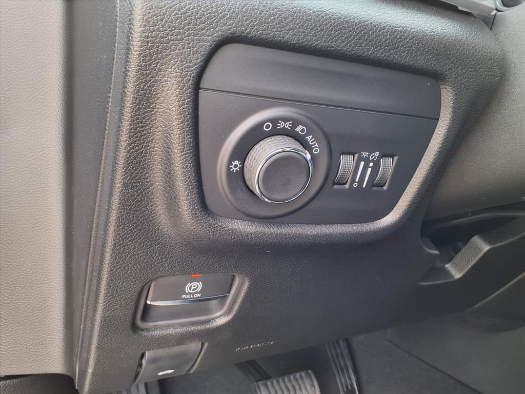 2025 Jeep Grand Cherokee L Laredo White at League City CDJR