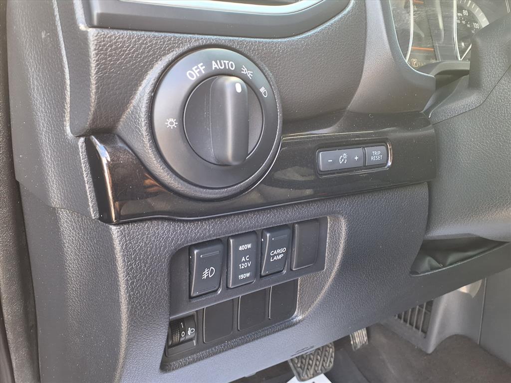 2019 Nissan Titan SL - 11