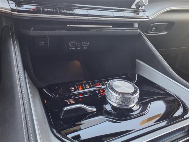 2025 Jeep Wagoneer Base