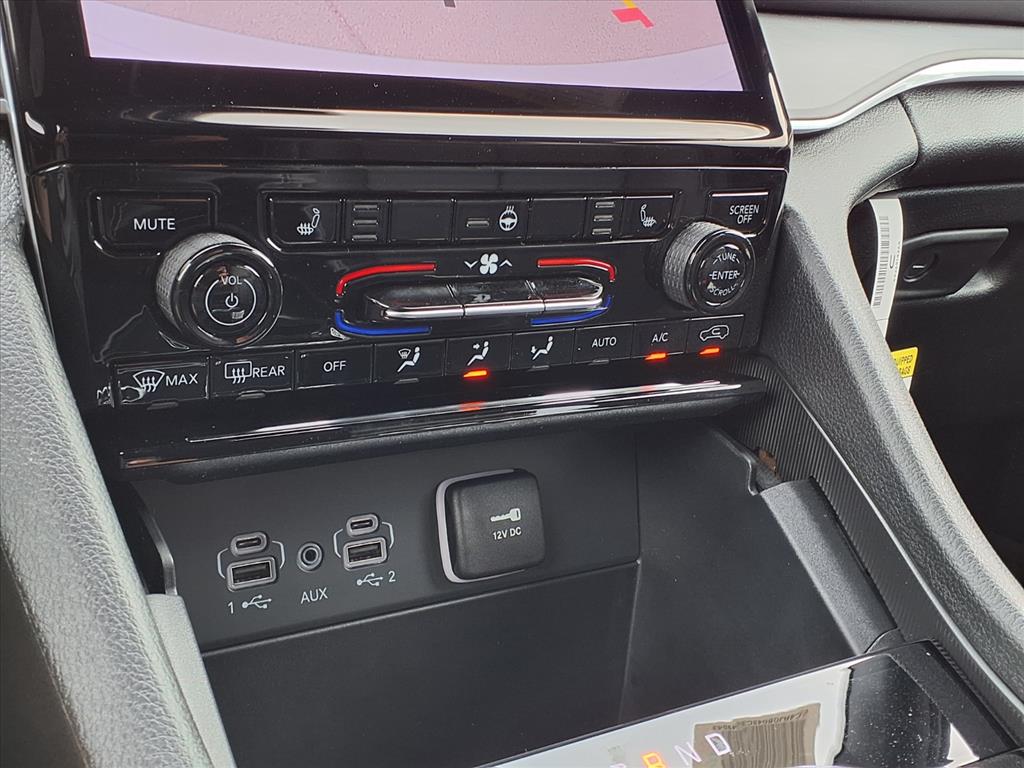 2025 Jeep Grand Cherokee Limited Bright White Clearcoat at League City CDJR