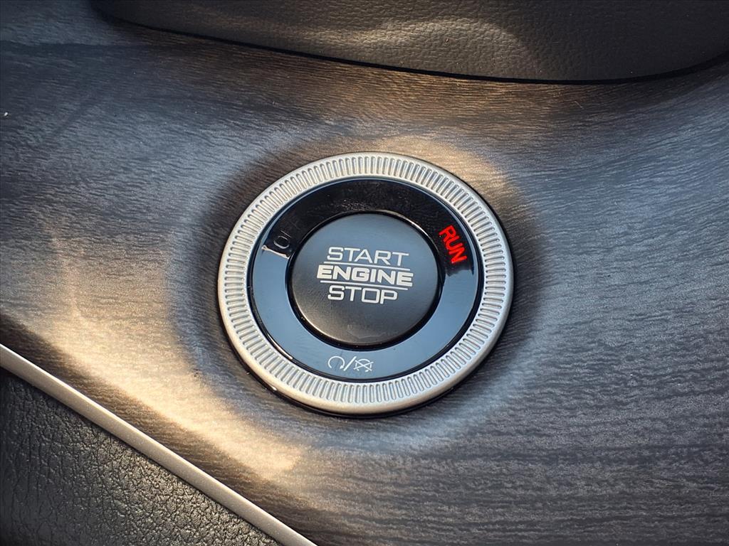 2025 Jeep Grand Cherokee Limited White at League City CDJR