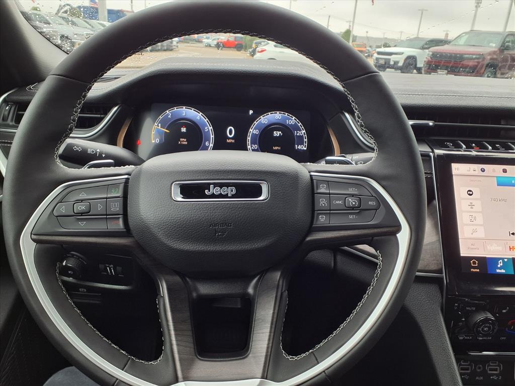 2025 Jeep Grand Cherokee Limited Silver at League City CDJR