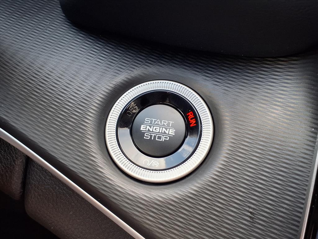 2025 Jeep Grand Cherokee L Laredo White at League City CDJR