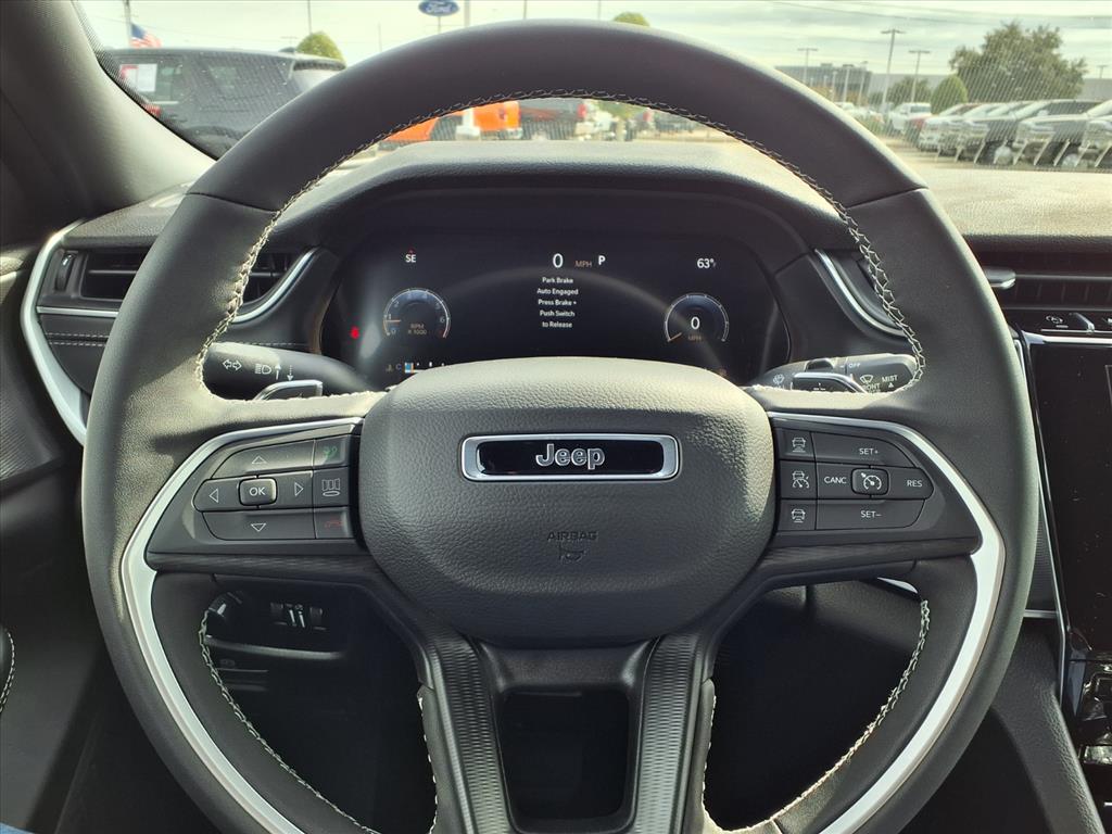 2025 Jeep Grand Cherokee L Laredo White at League City CDJR