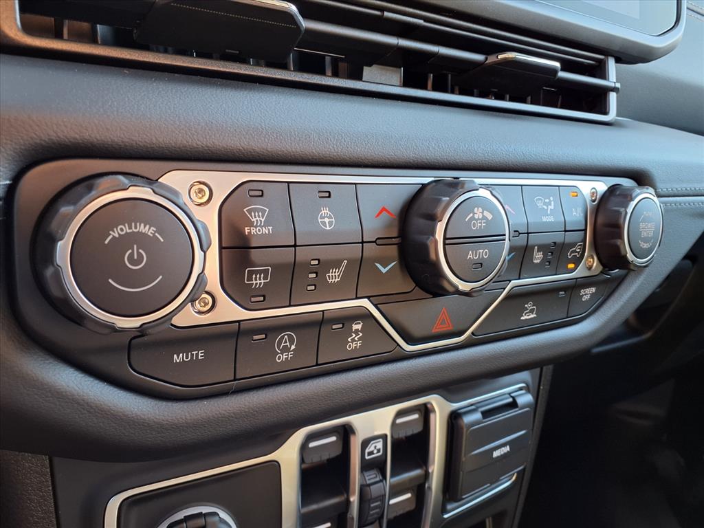 2025 Jeep Gladiator Sport Black Clearcoat at League City CDJR