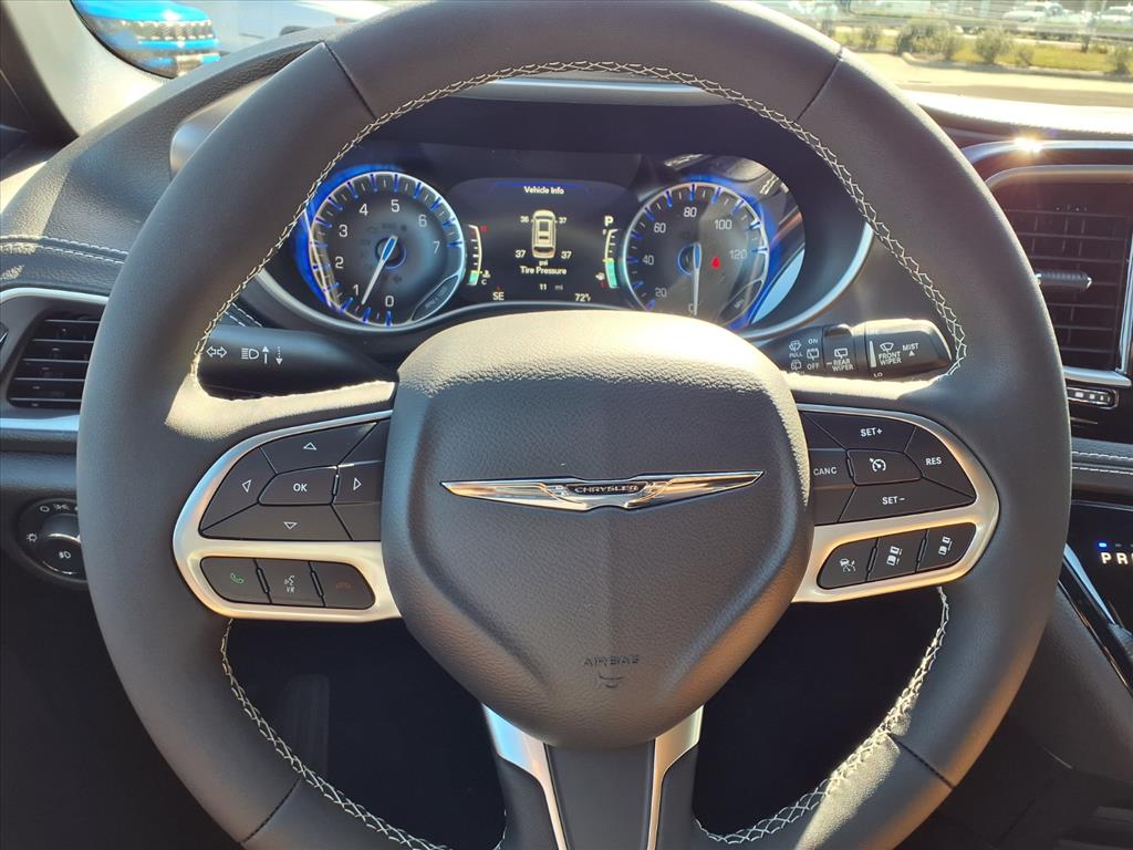 2026 Chrysler Pacifica Select Bright White Clearcoat at League City CDJR