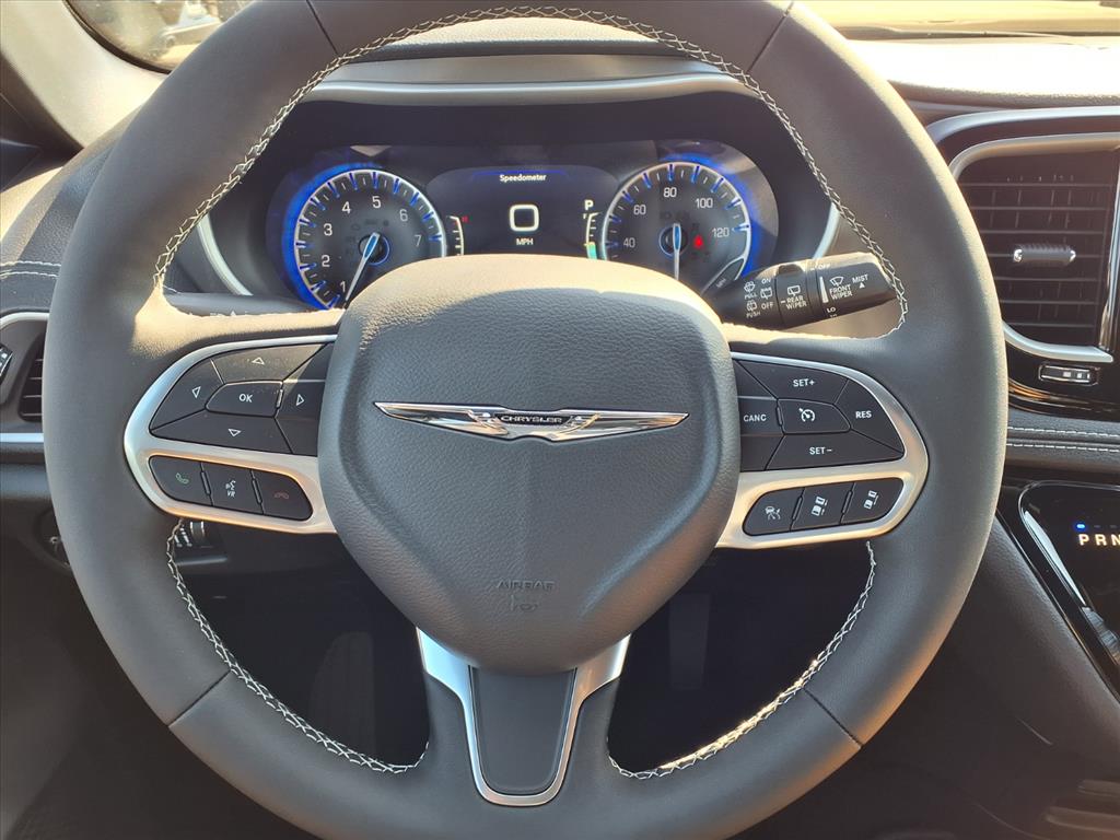 2026 Chrysler Pacifica Select Bright White Clearcoat at League City CDJR