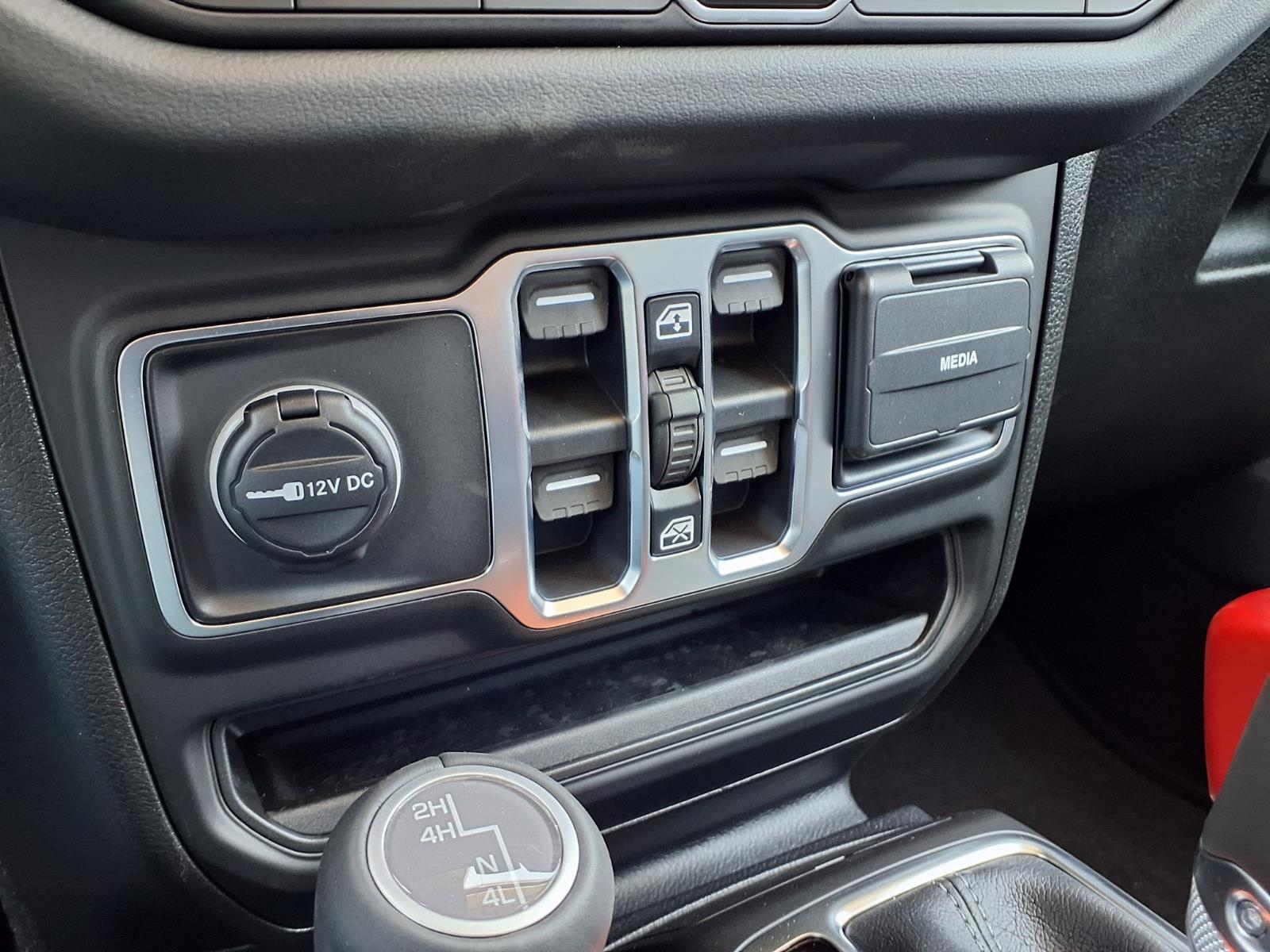 2026 Jeep Gladiator Sport White at League City CDJR