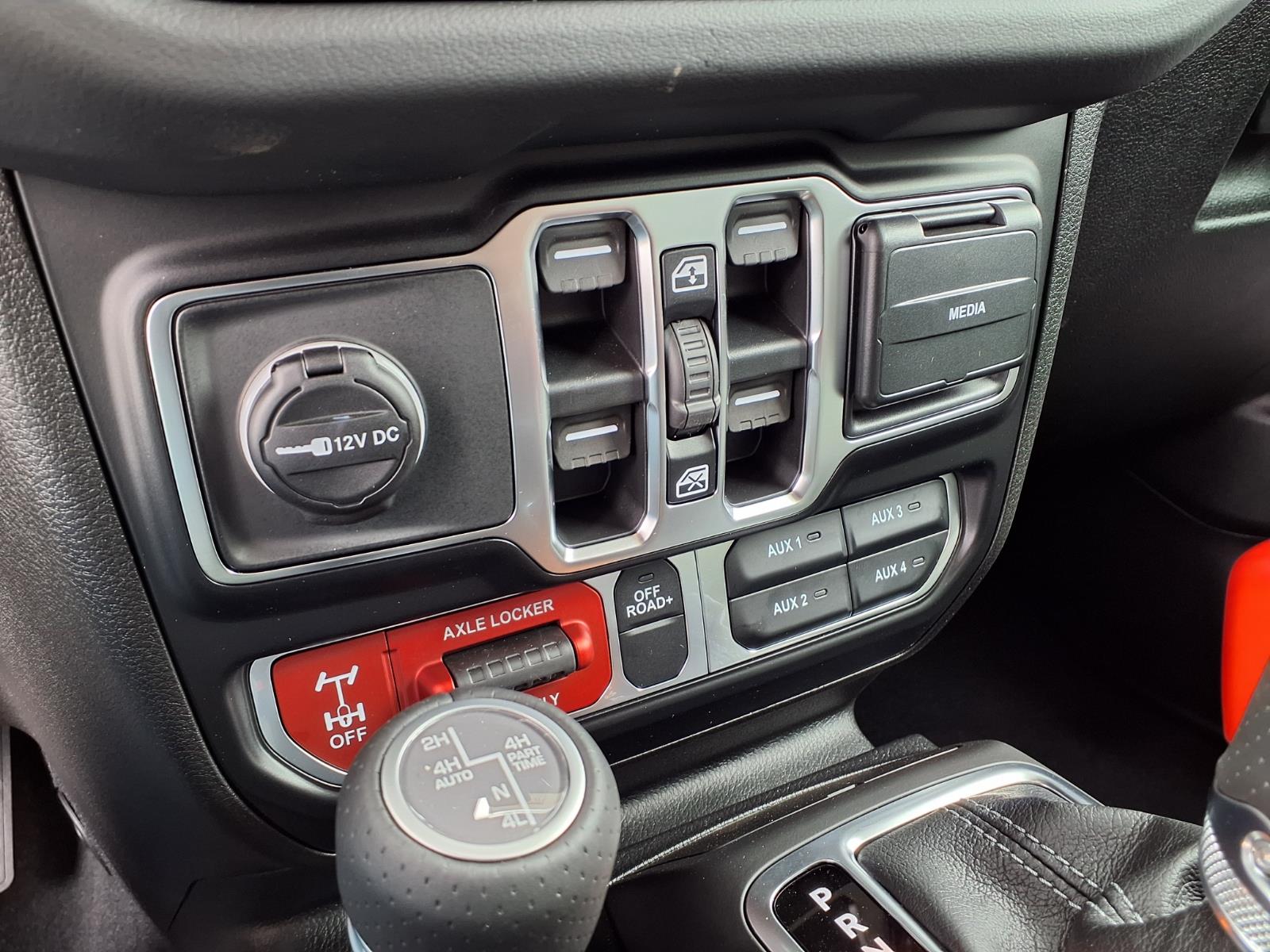 2026 Jeep Gladiator Mojave White at League City CDJR