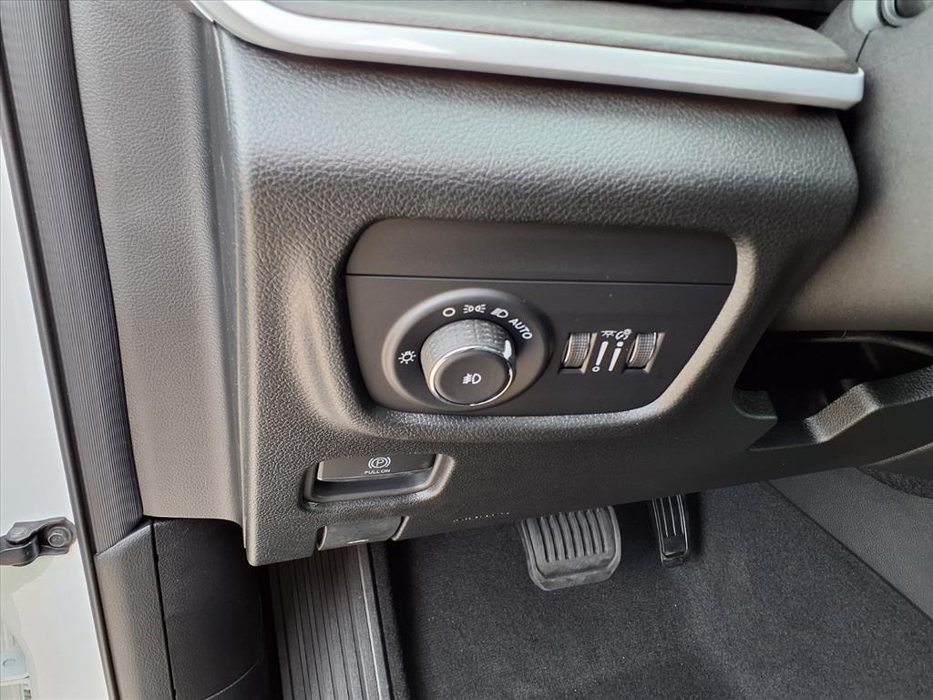 2025 Jeep Grand Cherokee Limited Bright White Clearcoat at League City CDJR