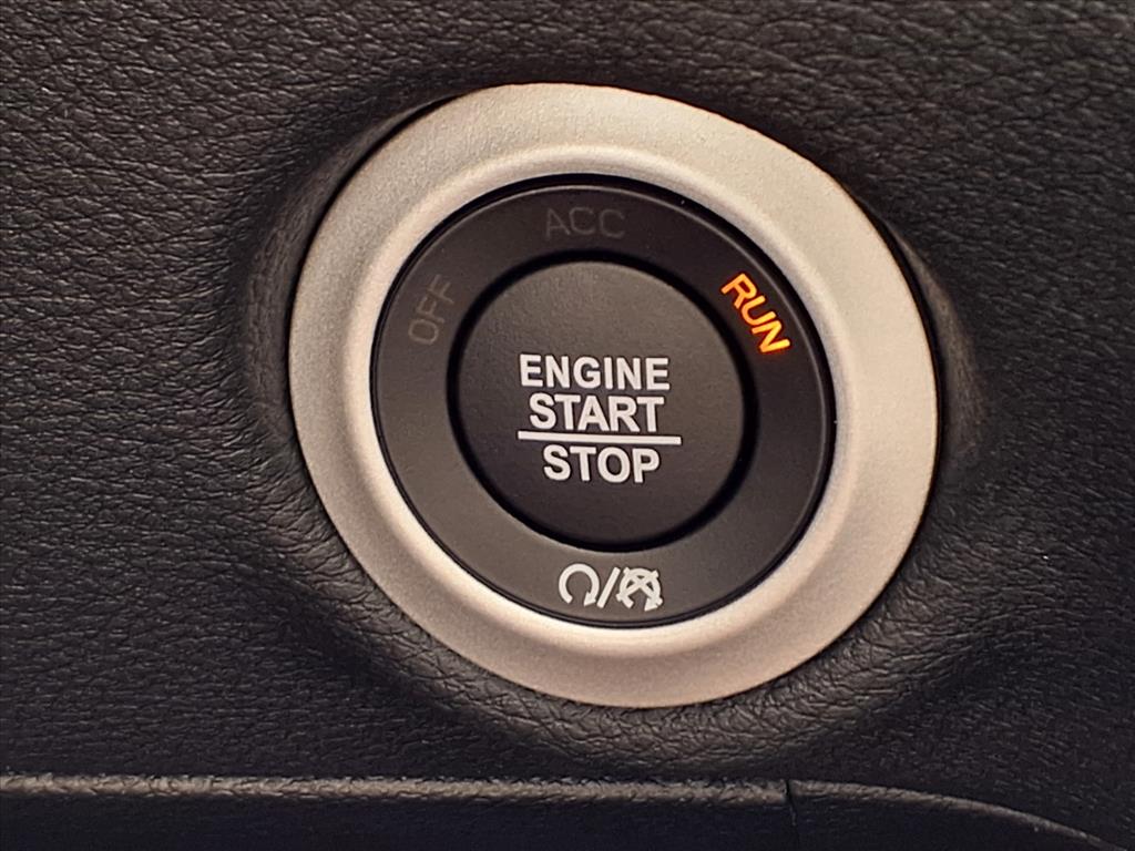 2026 Chrysler Pacifica Select Bright White Clearcoat at League City CDJR