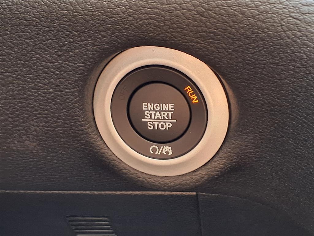 2026 Chrysler Pacifica Select Bright White Clearcoat at League City CDJR