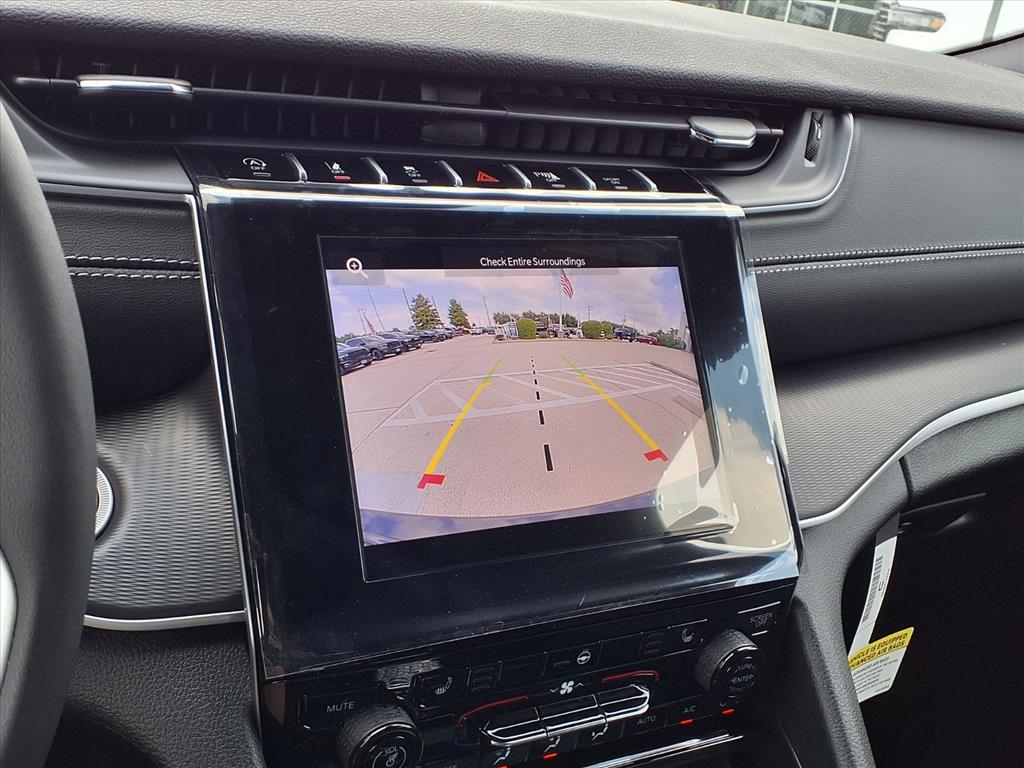 2025 Jeep Grand Cherokee Laredo Metallic at League City CDJR