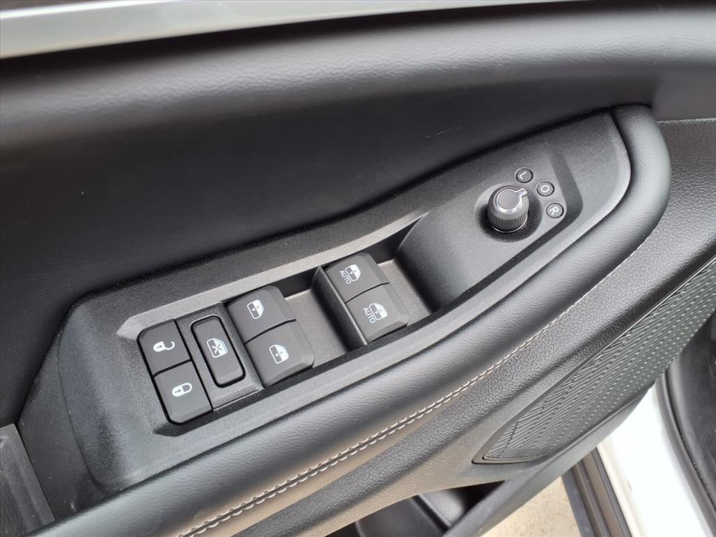 2025 Jeep Grand Cherokee Limited Bright White Clearcoat at League City CDJR