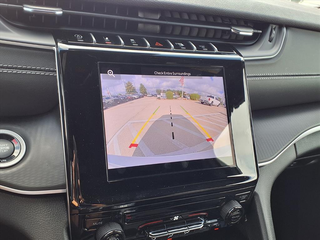 2025 Jeep Grand Cherokee L Laredo White at League City CDJR