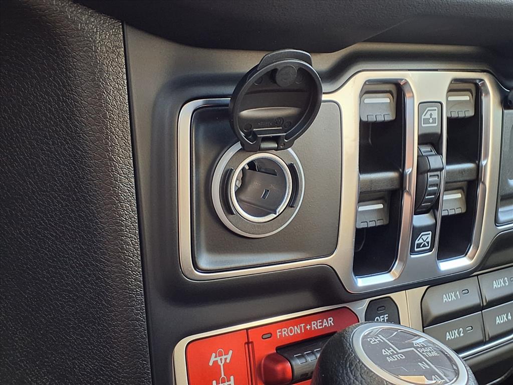 2026 Jeep Gladiator Rubicon Bright White Clearcoat at League City CDJR