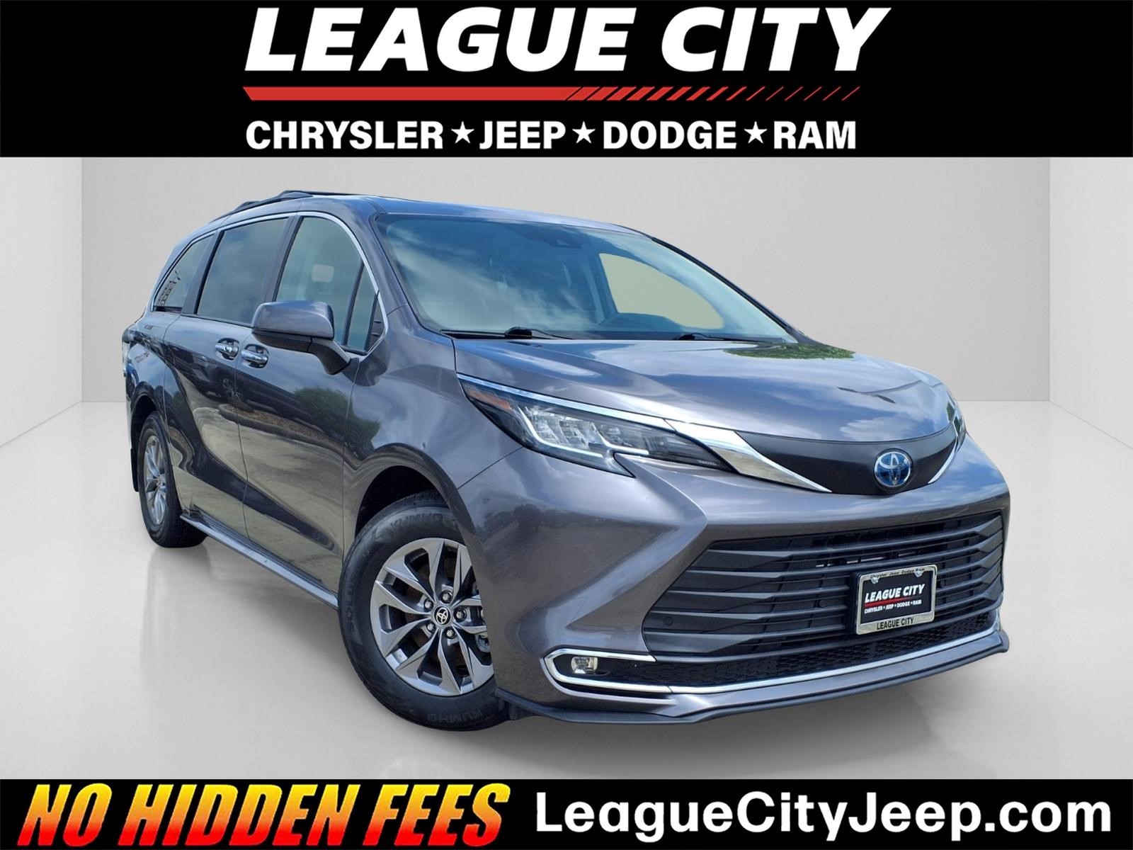 2023 Toyota Sienna XLE 8 Passenger - 0