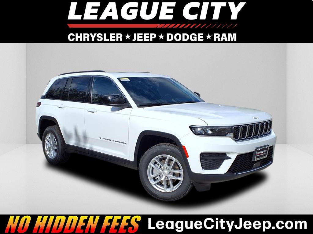 2025 Jeep Grand Cherokee Laredo Bright White Clearcoat at League City CDJR