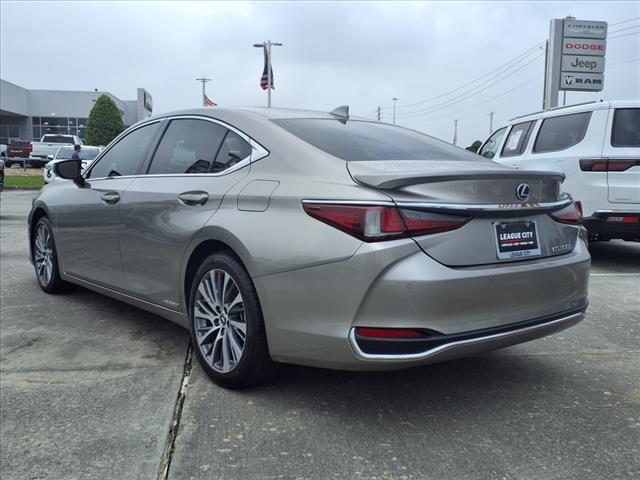 2021 Lexus ES 300h 300h