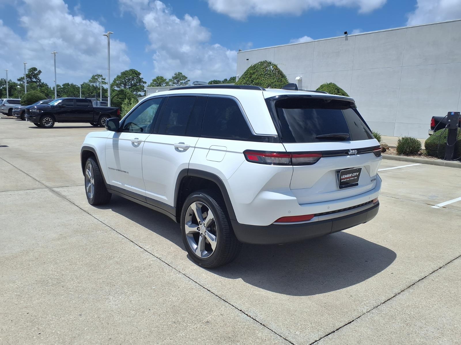 2026 Jeep Grand Cherokee Limited White at League City CDJR